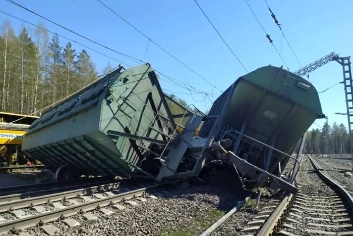 Cel puțin doi oameni au murit după ce un tren a deraiat în Rusia FOTO @LXSummer1 / X 