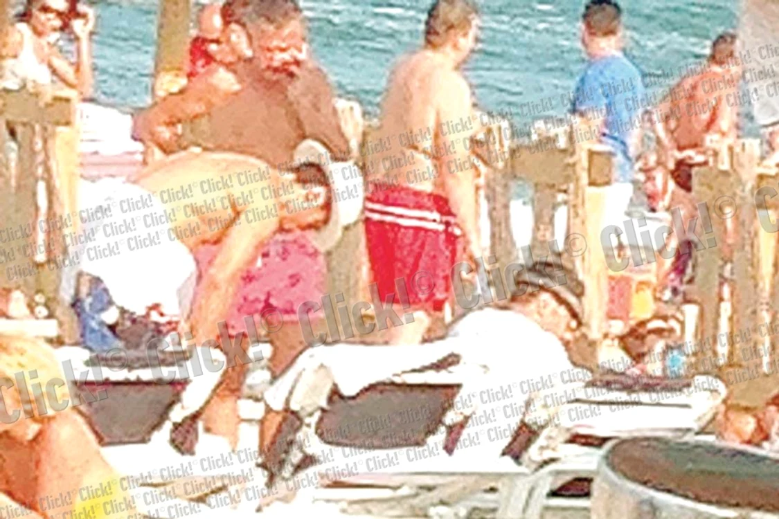 Ciprian Marica s-a relaxat  la Mamaia în compania unor  prieteni, dintre ei făcând  parte şi Ramona Lăzuran (Foto: Mihai Ionescu)