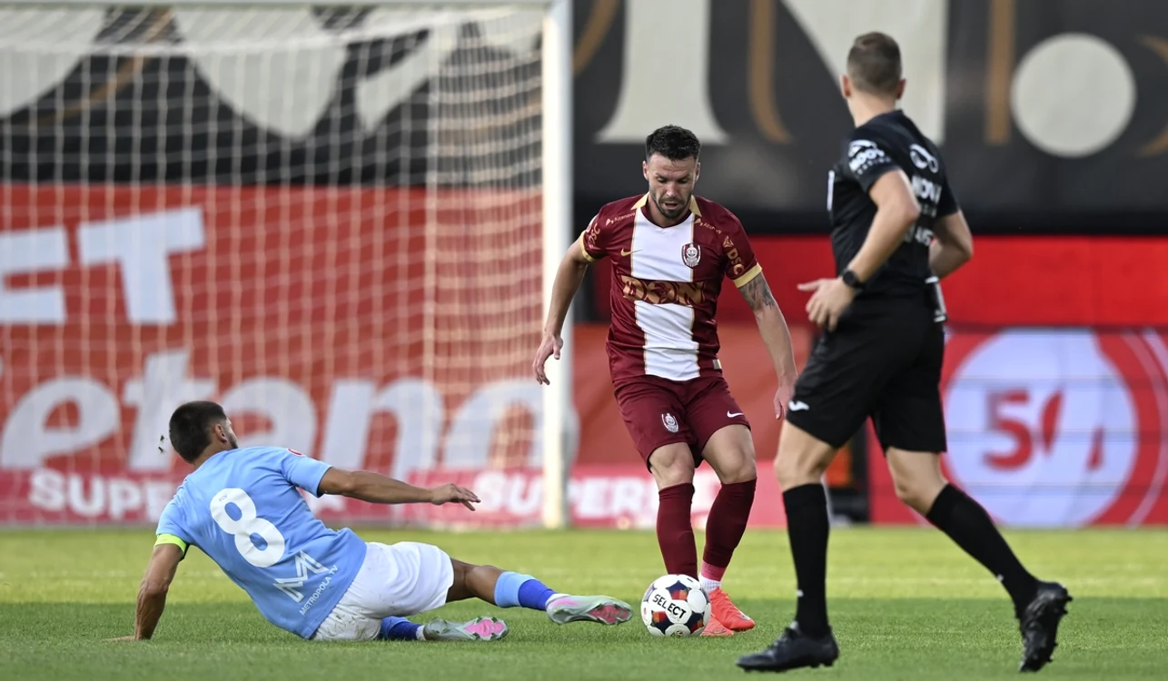 Andrei Cordea (vișiniu), autorul unei „duble” pentru CFR Cluj (FOTO: Sportpictures)