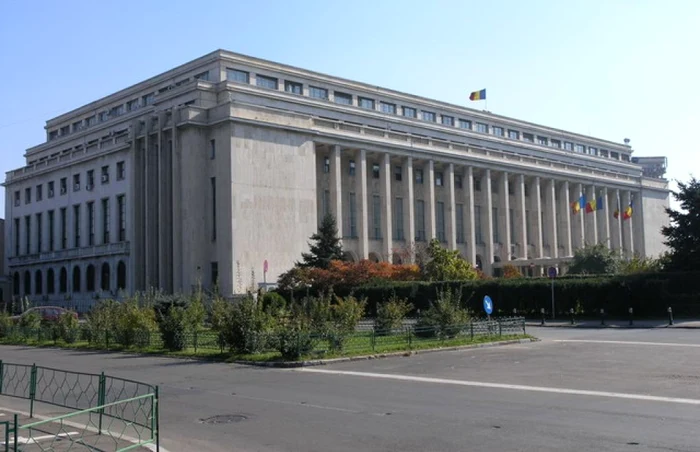 Mitingul bugetarilor blochează circulaţia în Piaţa Victoriei