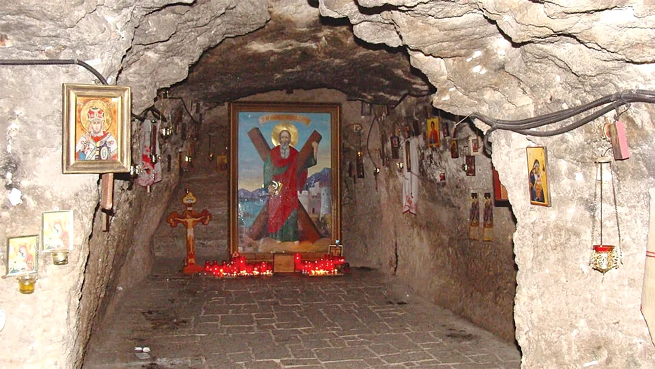 Interiorul  peşterii. FOTO: Arhiva Adevărul