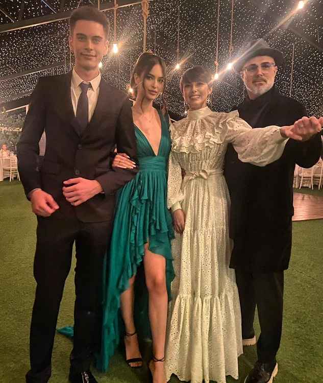 copiii Andreei Berecleanu Petru Zaharescu si Eva Zaharescu la nunta lui Adrian Oianu 1 jpg