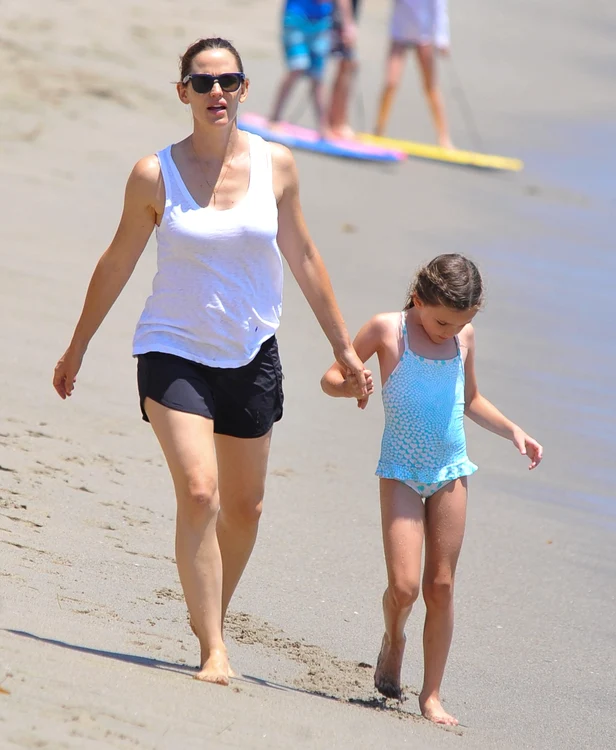 Jennifer Garner & Seraphina Affleck Enjoy A Day At The Beach In Malibu jpeg