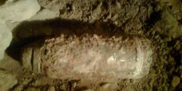Craiova: Proiectil de calibru 76 descoperit lângă un cavou