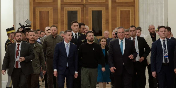 Președintele ucrainean Volodimir Zelenski s-a întâlnit cu Nicolae Ciucă, președintele Senatului și cu Alfred Simonis, președintele interimar al Camerei Deputaților, la Palatul Parlamentului din București. FOTO Inquam Photos / George Călin