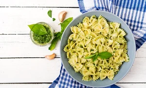 Paste cu sos pesto  Sursa foto shutterstock 598940066 jpg