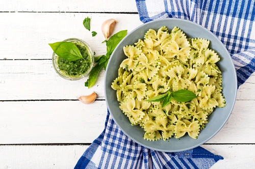 Paste cu sos pesto  Sursa foto shutterstock 598940066 jpg