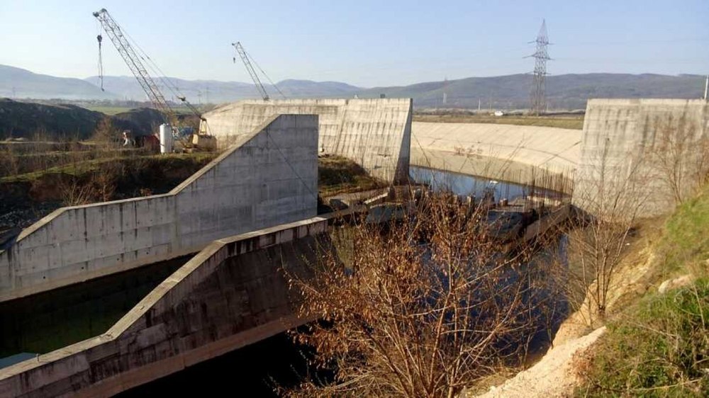 Orașul din Transilvania care vrea să construiască o hidrocentrală. Cazul barajului uriaș abandonat de Hidroelectrica