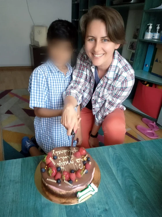 Delia e fericită să participe la momentele importante din viaţa copiilor. Foto: "Ajungem MARI"