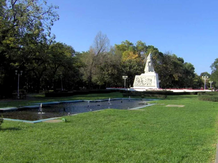 Monumentul din Parcul Central din Timişoara Foto