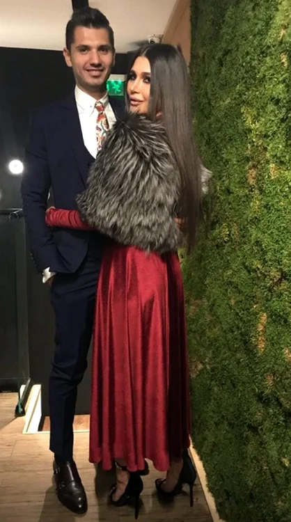 Elena Băsescu radiază de fericire la braţul iubitului ei, Cătălin Gheorghe