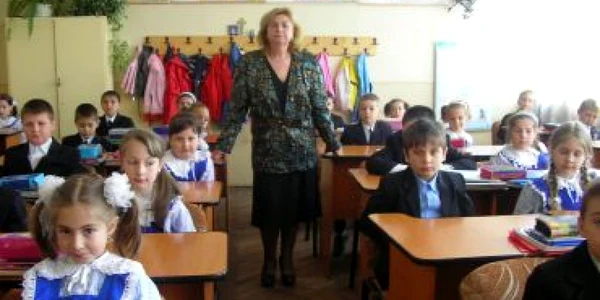 Banca Mondială: Profesorii trebuie plătiţi corespunzător