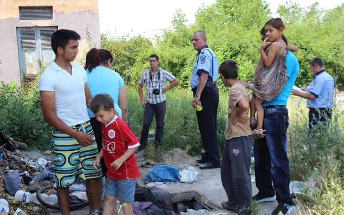 Poliţia a sesizat Protecţia Copilului, care a demarat o anchetă şi foarte probabil va dispune luarea fetiţei plasament FOTO voceatransilvaniei.ro