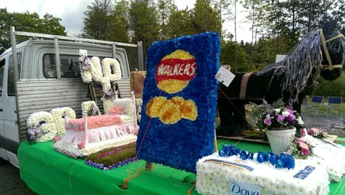 Aranjamentele florale au reprodus obiecte dragi răposatei