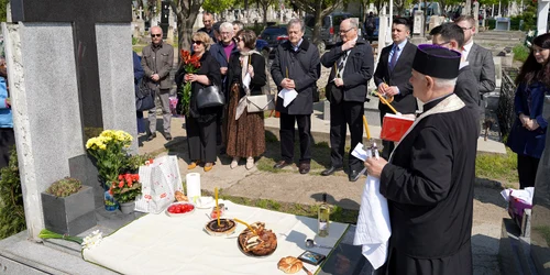 Mormântul lui Cezar Ivănescu din cimitirul Eternitatea Foto Asociația Liga Albanezilor din România   FB jpg