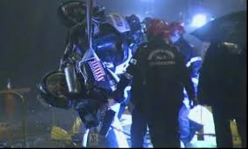 Motocicleta lui Bogdan Gigină a fost scoasă din groapă cu o macara jpeg
