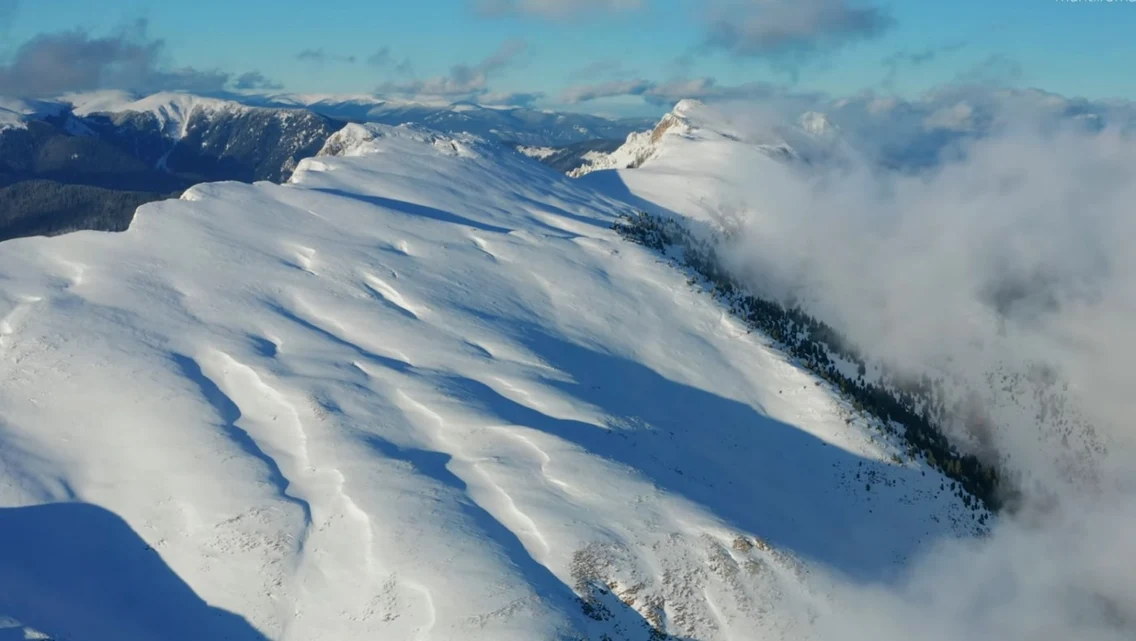 Imagini aeriene deasupra Parcului Naţional Buila - Vânturariţa din judeţul Vâlcea realizate în ianuarie 2021 Foto captură video