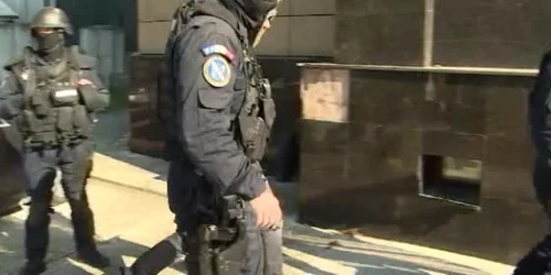 Trei persoane au fost arestate pentru 30 de zile