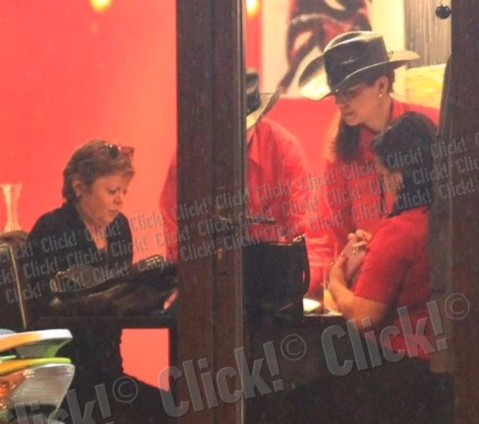 Anca Pandrea şi-a serbat ziua de naştere cu prietena ei, Cornelia Lalu. (Foto: Bogdan Mitu)