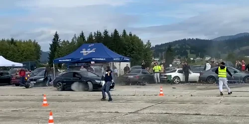 persoana in caruciorul cu rortile lovita de o masina FOTO captura video jpg