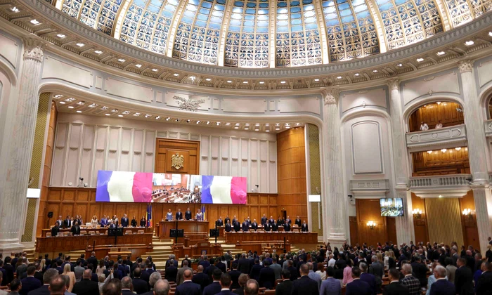 Ședințele camerelor reunite ale Parlamentului României organizate pentru asumarea răspunderii Guvernului pe pachetul 2 de măsuri fiscal-bugetare, în București. FOTO Inquam Photos / Octav Ganea