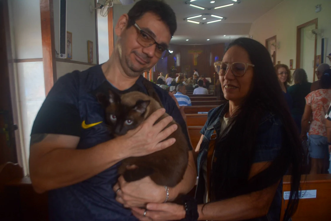 Stăpânii din Rio de Janeiro și-au dus pisicile la biserică 
