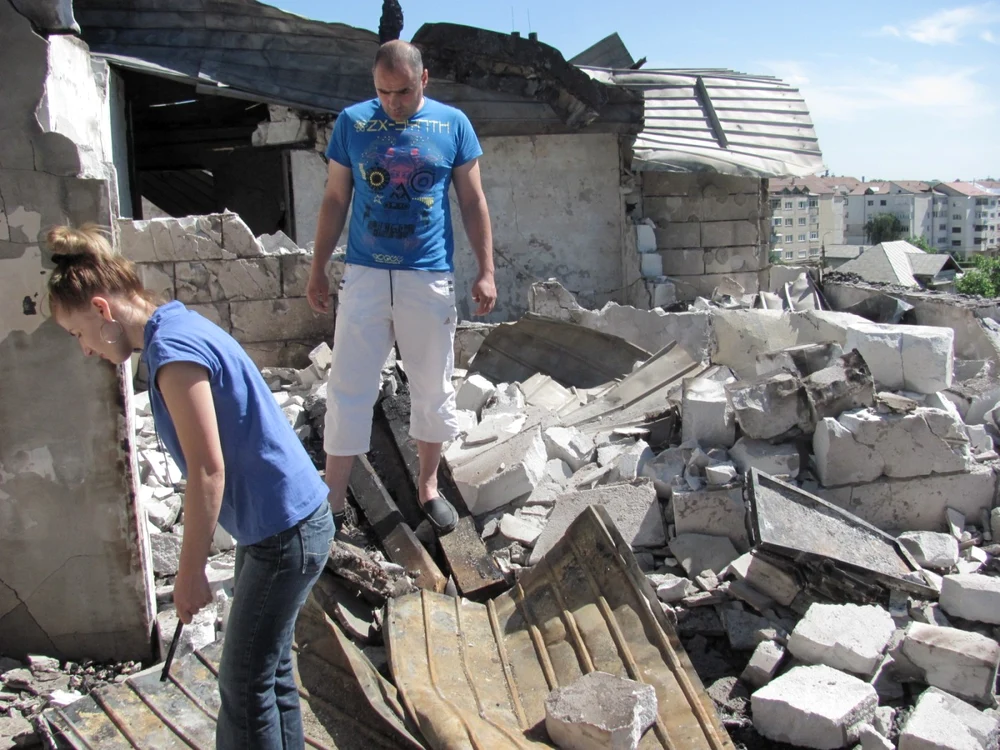 Oamenii speră să mai găsească din lucruri FOTO:adevarul