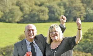 Alan Slate şi soţia sa Jane s au trezit mai bogaţi cu 404 000 euro sterline datorită câinelui jpeg