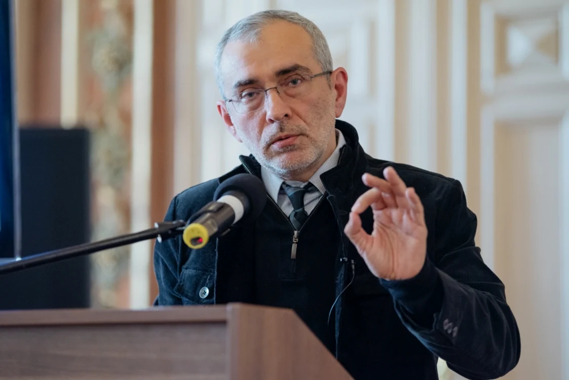 Criza ideologică și realinierea politică jpeg