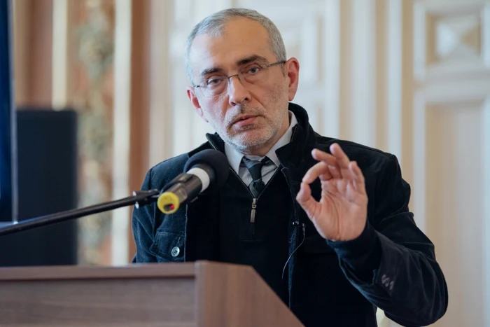 Criza ideologică și realinierea politică jpeg