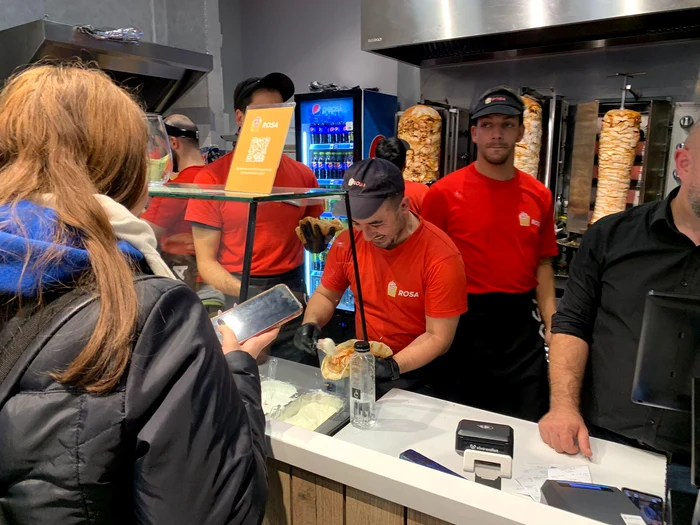 Angajații nu făceau față fluxului de clienți Foto: stiridecluj.ro