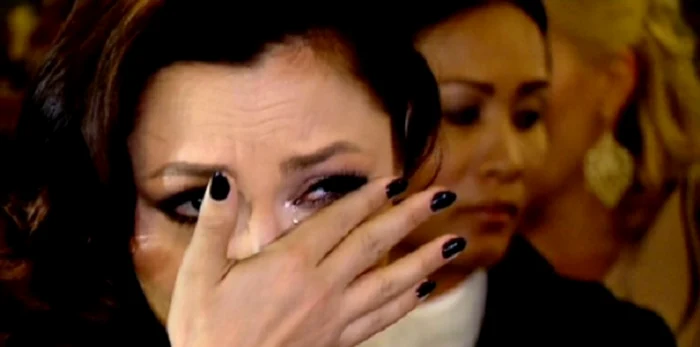 Andra a plâns în timpul slujbei