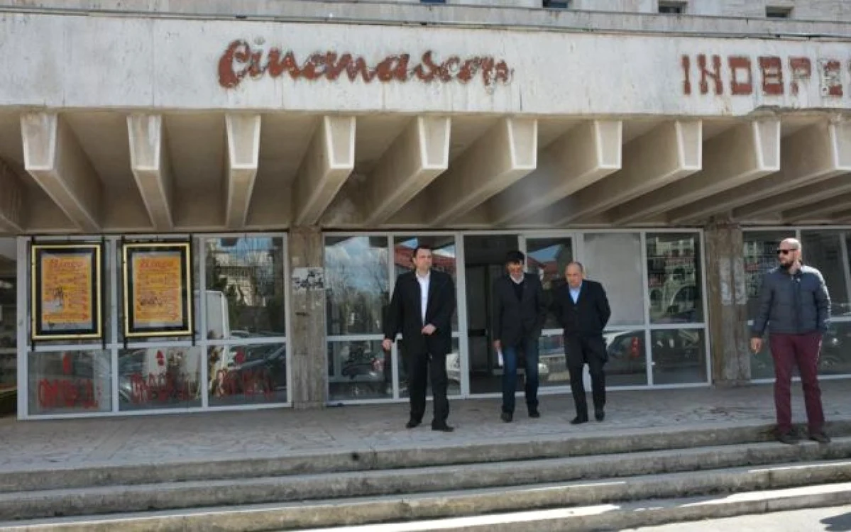 Cinematograful Independenţa a fost construit în 1977 şi are 668 de locuri