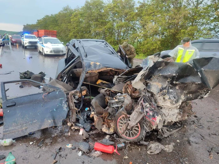 Un militar rus a fost surprins în timp ce trăgea cu un lansator de grenade FOTO: Telegram