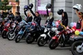Veniți la paradă ca să vedeți femeile pe motociclete! jpeg