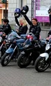 Veniți la paradă ca să vedeți femeile pe motociclete! jpeg
