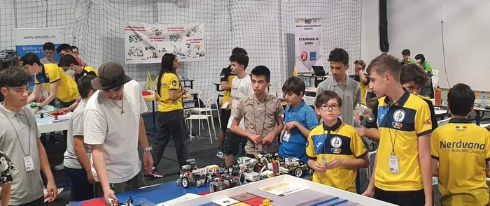 Echipa „Robot X Junior” din Târgovişte. FOTO