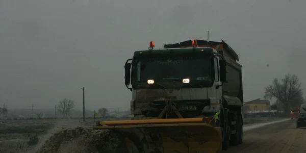 Utilajele de deszăpezire au acționat non-stop pe șoselele din Ialomița