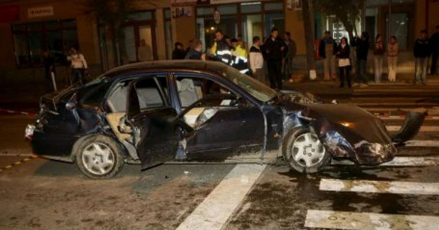 În autoturism se aflau trei persoane. Foto: David Sugar