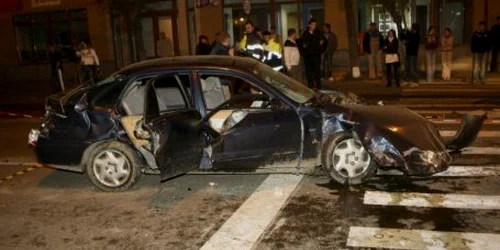 În autoturism se aflau trei persoane. Foto: David Sugar