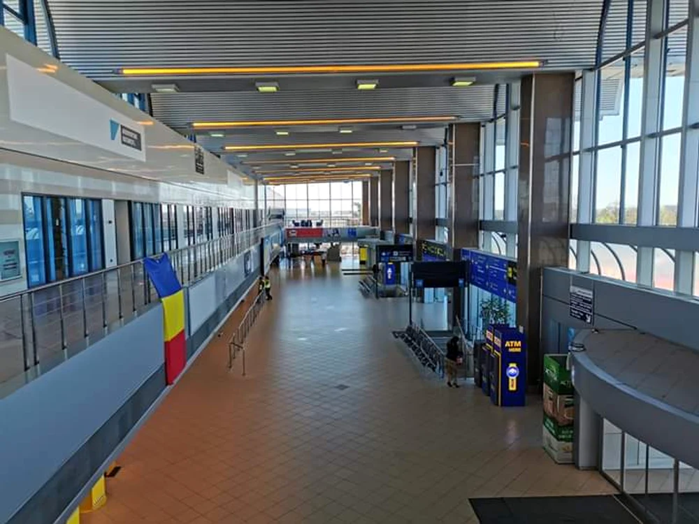 
    Zona Sosiri de pe Aeroportul Otopeni este pustieFotografii: Cătălin Deacu  