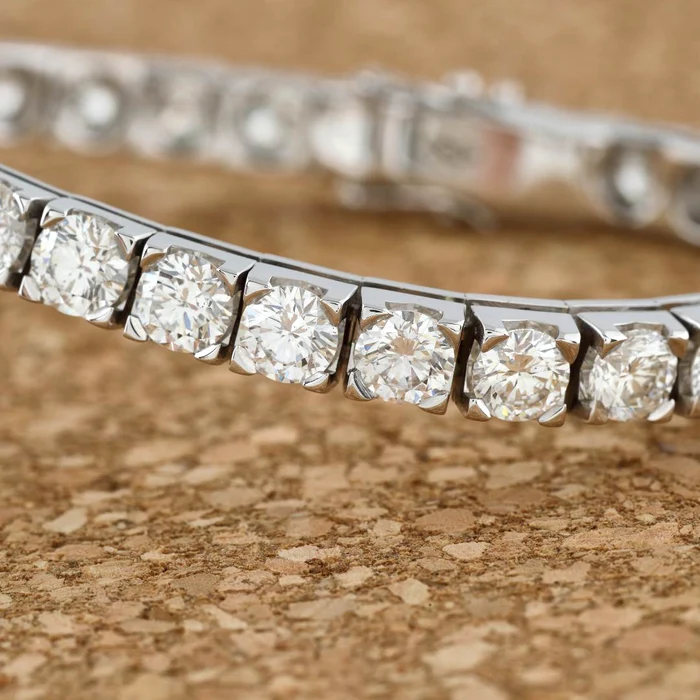 Aceasta este brăţara pe care Sânziana i-a comandat-o special fotbalistului