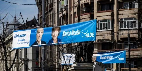 Un banner electoral ALDE - europarlamentare FOTO MEDIAFAX / Alexandra Pandrea 