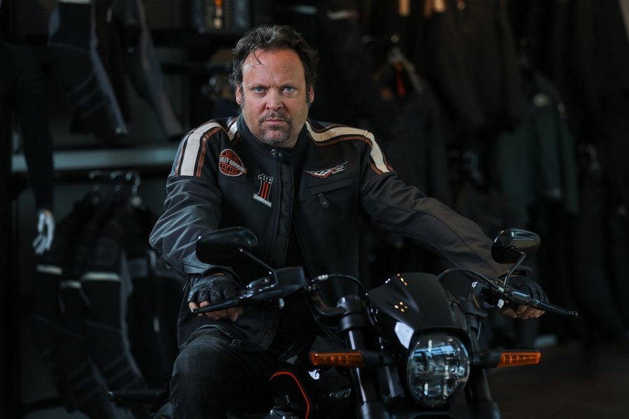 Ministrul Energiei promite sancțiuni după ce Charlie Ottley a rămas trei zile fără curent: „Nu e normal să fii tratat cu aroganță de operatori”