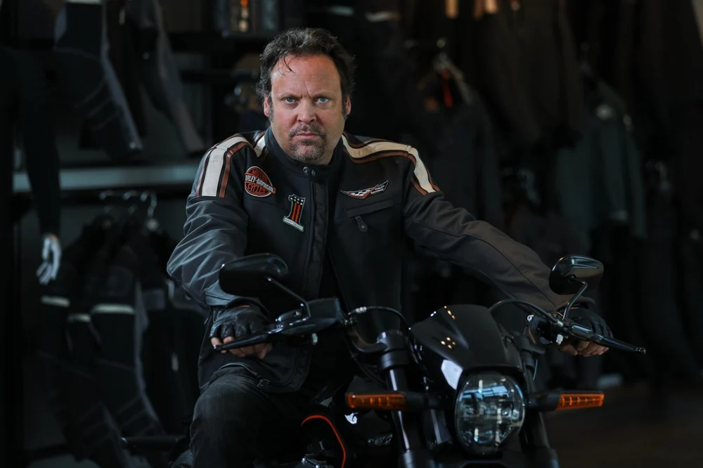 Ministrul Energiei promite sancțiuni după ce Charlie Ottley a rămas trei zile fără curent: „Nu e normal să fii tratat cu aroganță de operatori”