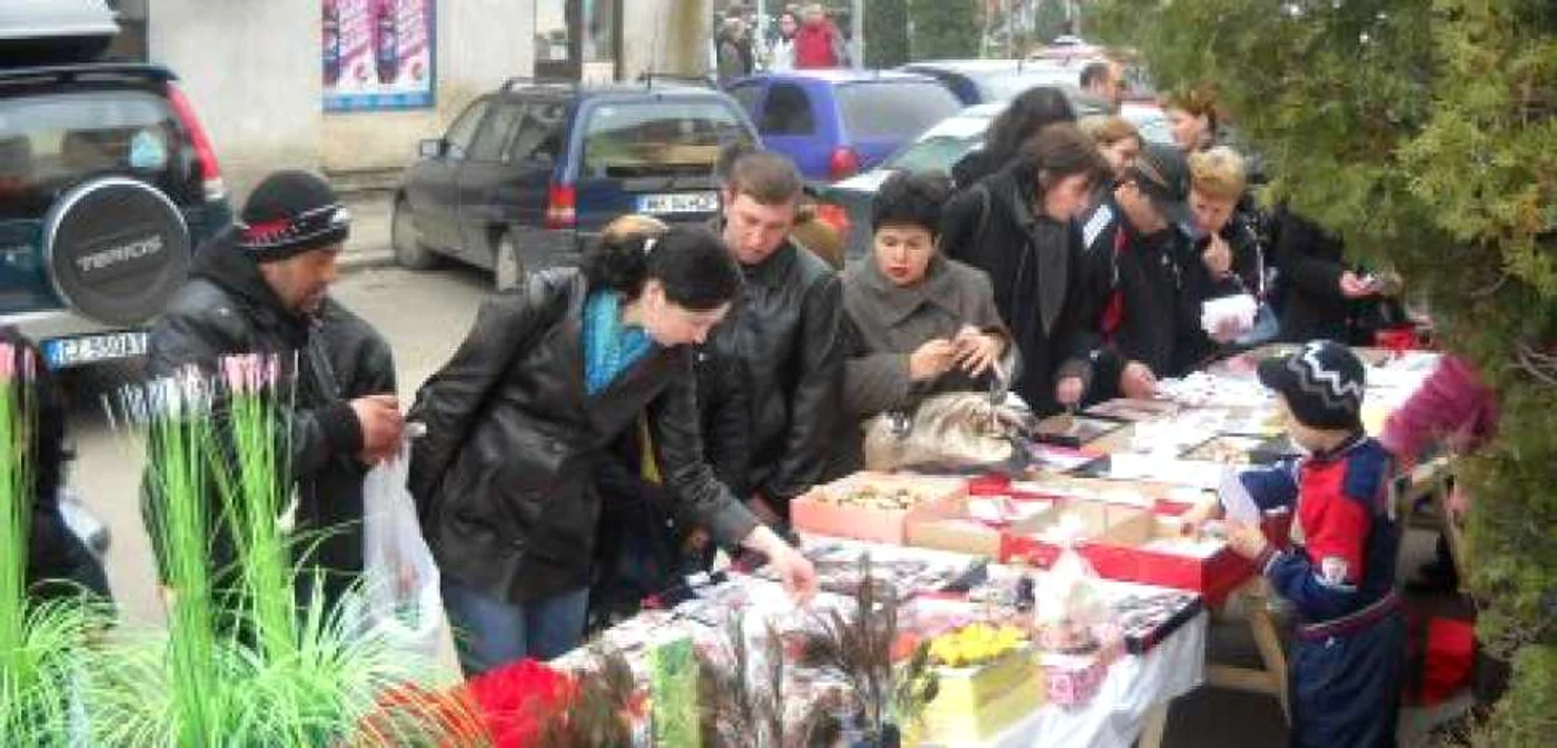 Oamenii au asaltat tarabele cu mărțișoare