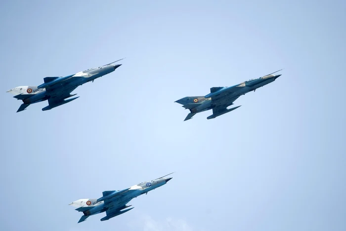 MIG-uri de la Câmpia Turzii vor survola cerul Clujului sâmbătă dimineaţa, de 1 Decembrie FOTO: Adevărul
