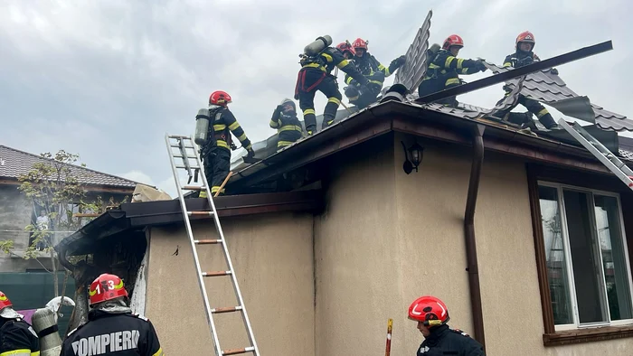 Incendiul s-a manifestat la o magazie