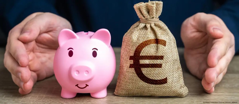 Fake news pe social media: Vrea UE să "fure" economiile populației?