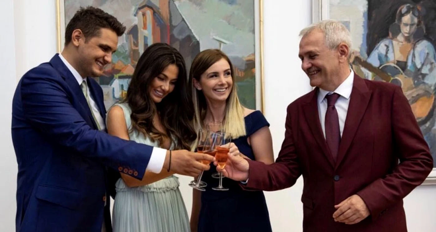 
    Valentin Dragnea şi Gina Alexandra Tătulescu, alături de liderul PSD şi iubita lui, Irina Foto: arhivă personală  